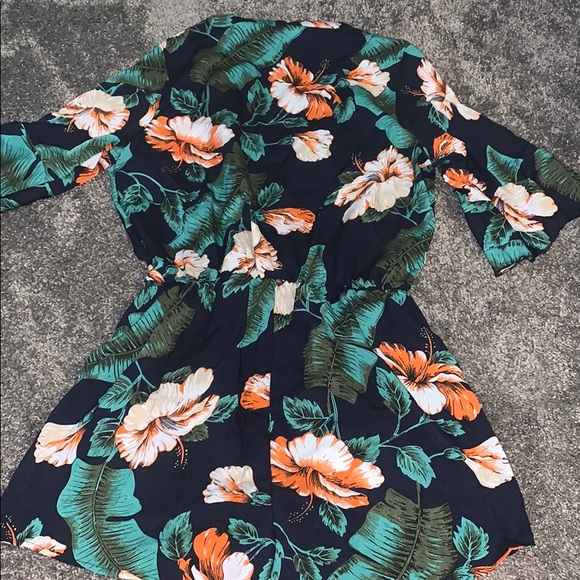 ‼️ SOLD ‼️Floral romper 🌞 - Picture 3 of 3